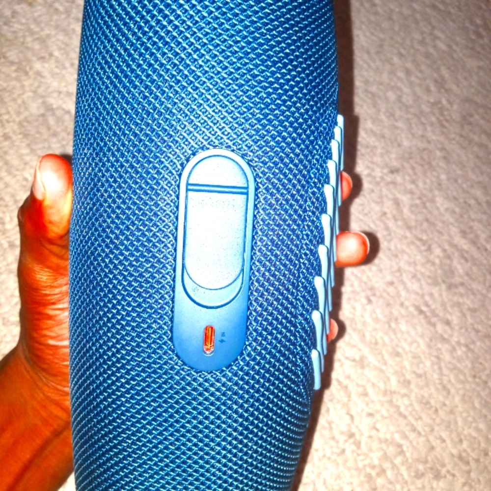 Bluetooth JBL charge 5 speaker